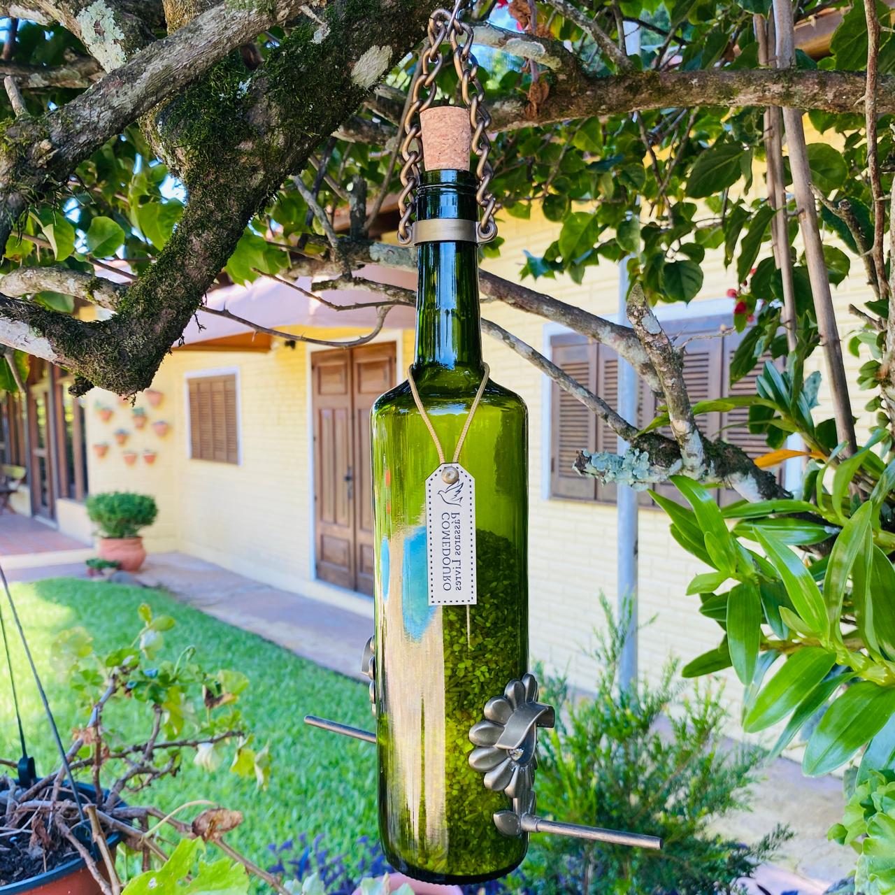 Comedouro Tratador Pássaros Livres – Garrafa Vinho Verde