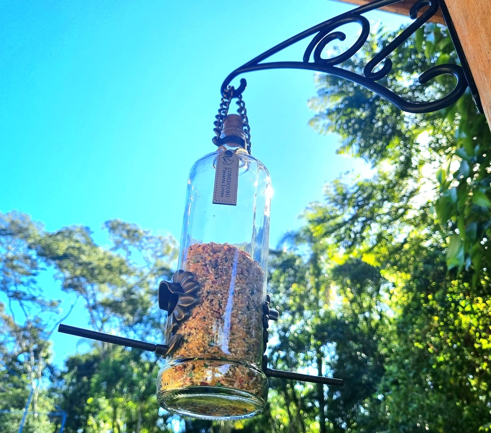 Comedouro Tratador Pássaros Livres – Garrafa De Smirnoff