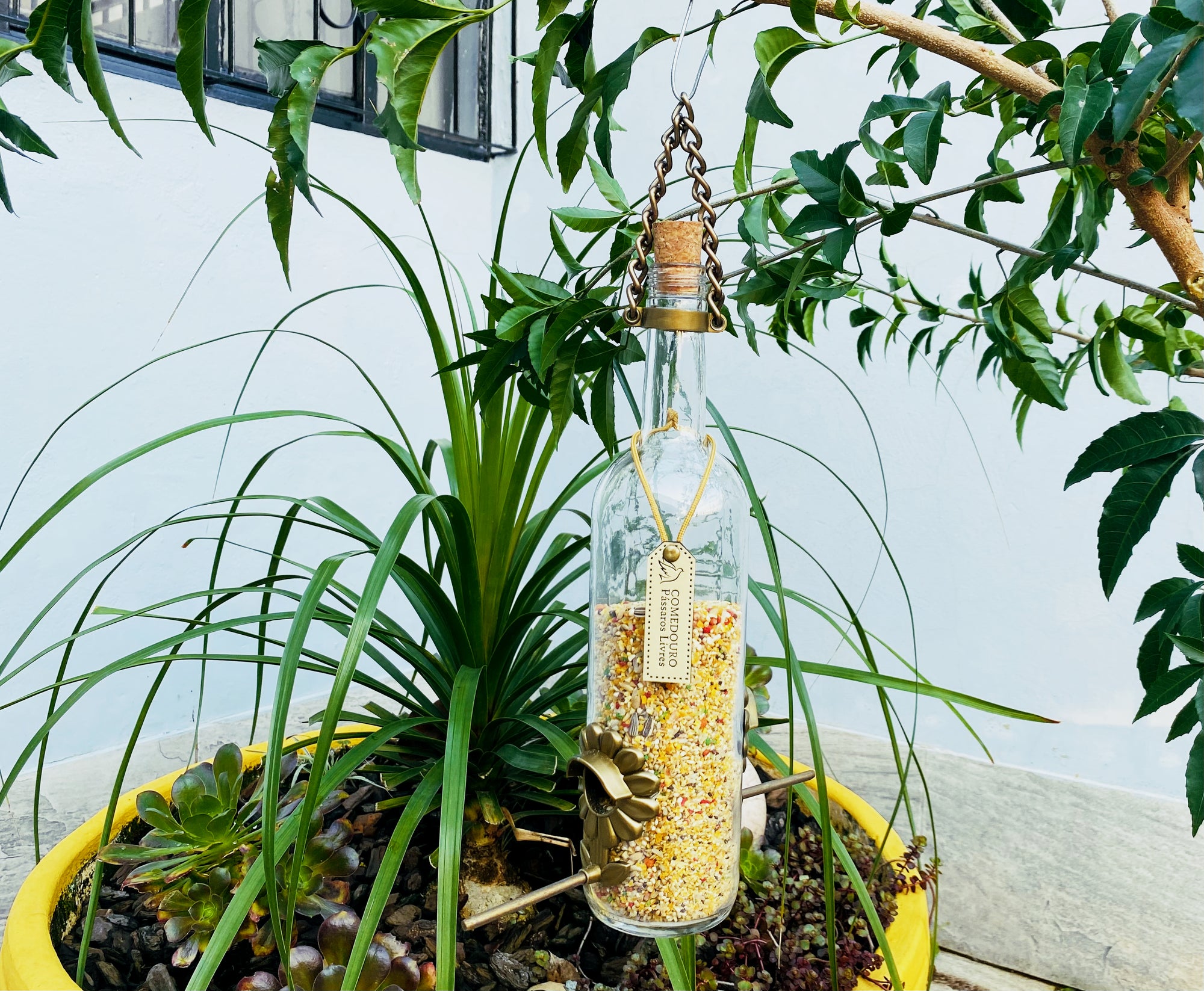 Comedouro Tratador Para Pássaros Livres – Vinho Branco